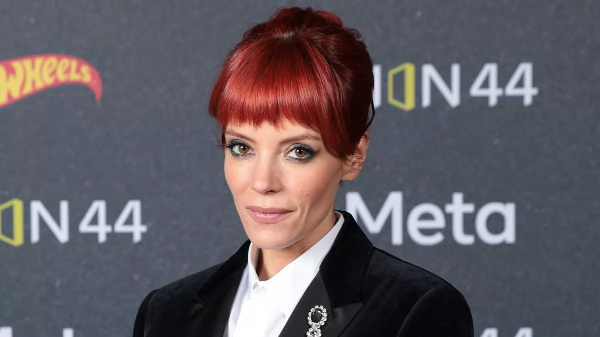 Lily Allen spotted wearing wedding ring after 'splitting' from David Harbour