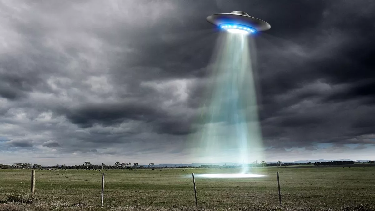 UFO expert issues chilling four word warning about alien contact