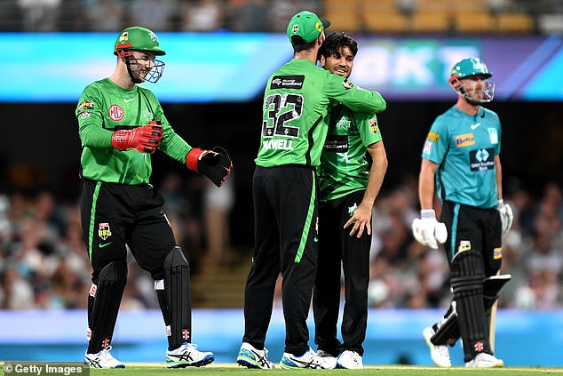 Big Bash crisis as SEVEN players, eight staff at one club catch Covid