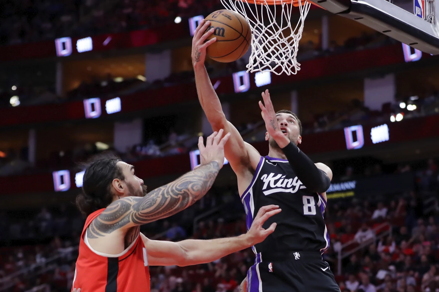 Kings overcome the loss of Sabonis to beat the Rockets 113-103 for their 3rd straight victory