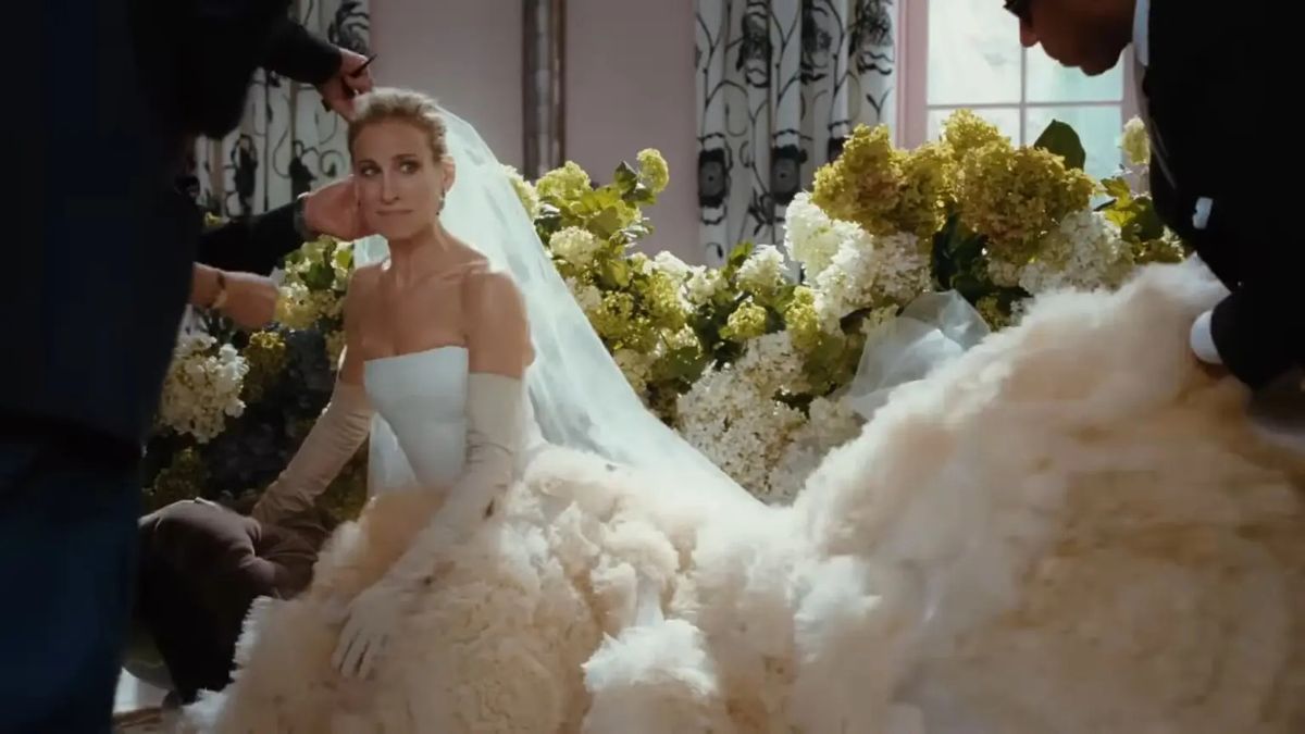 SATC Carrie Bradshaw's wedding dress spotted in charity shop for just £15