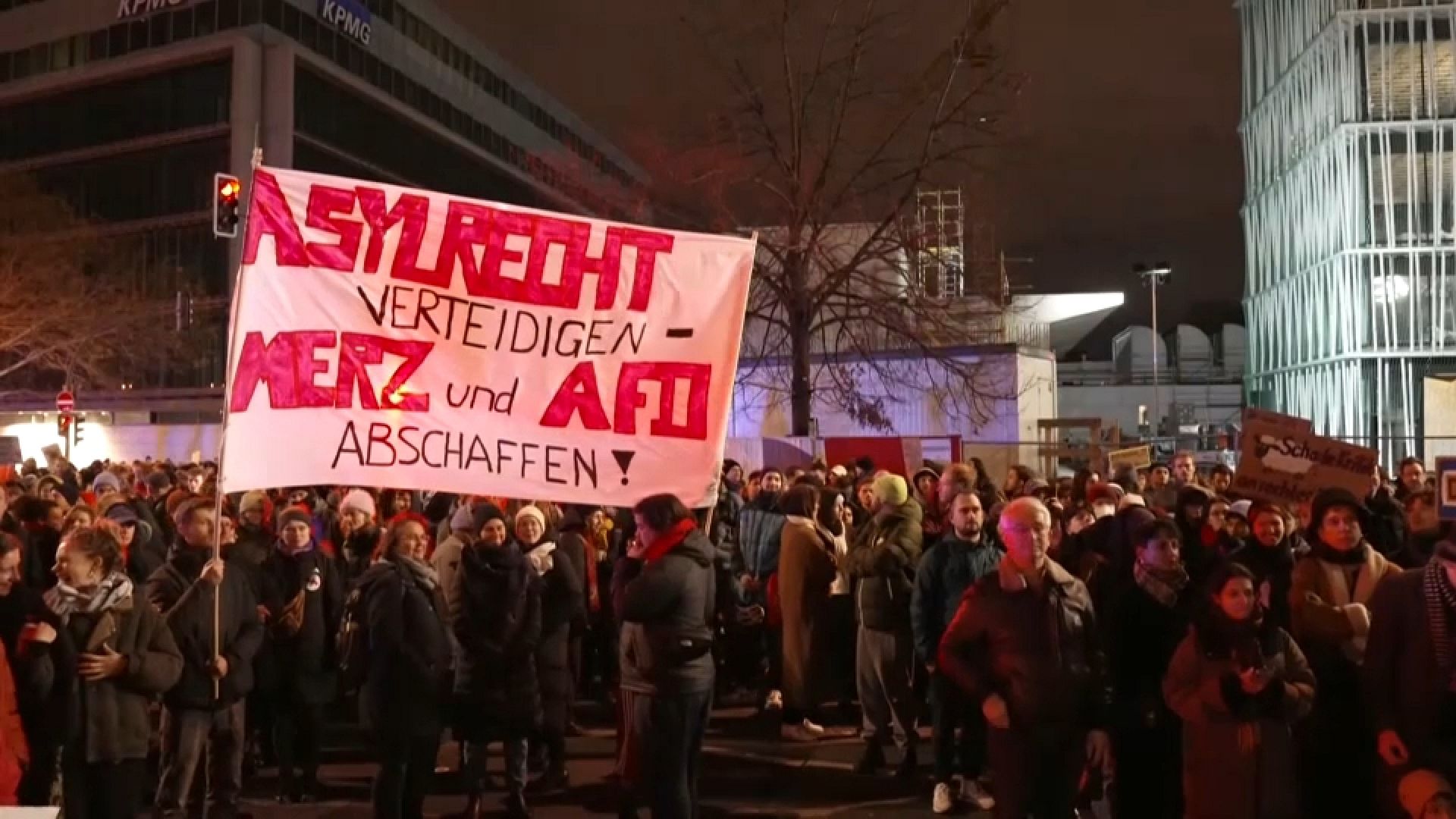 Hundreds of Germans protest against stricter migration policy push