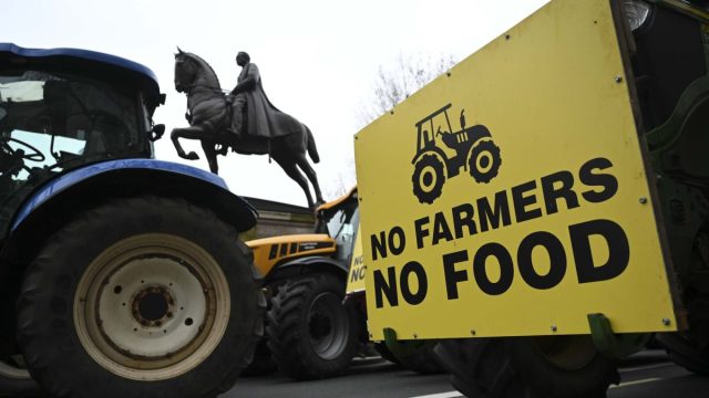 Foreign farm workers can come to UK for another five years