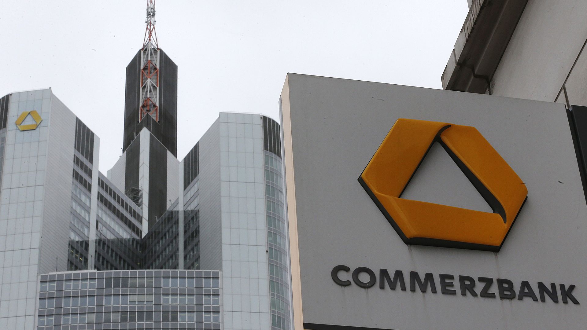 Commerzbank announces share buyback and record earnings 