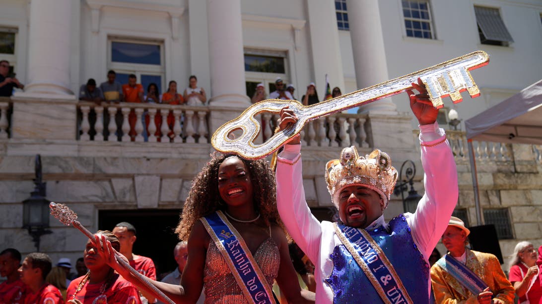 Rio's Carnival kicks off as mayor gives key to the city to King Momo