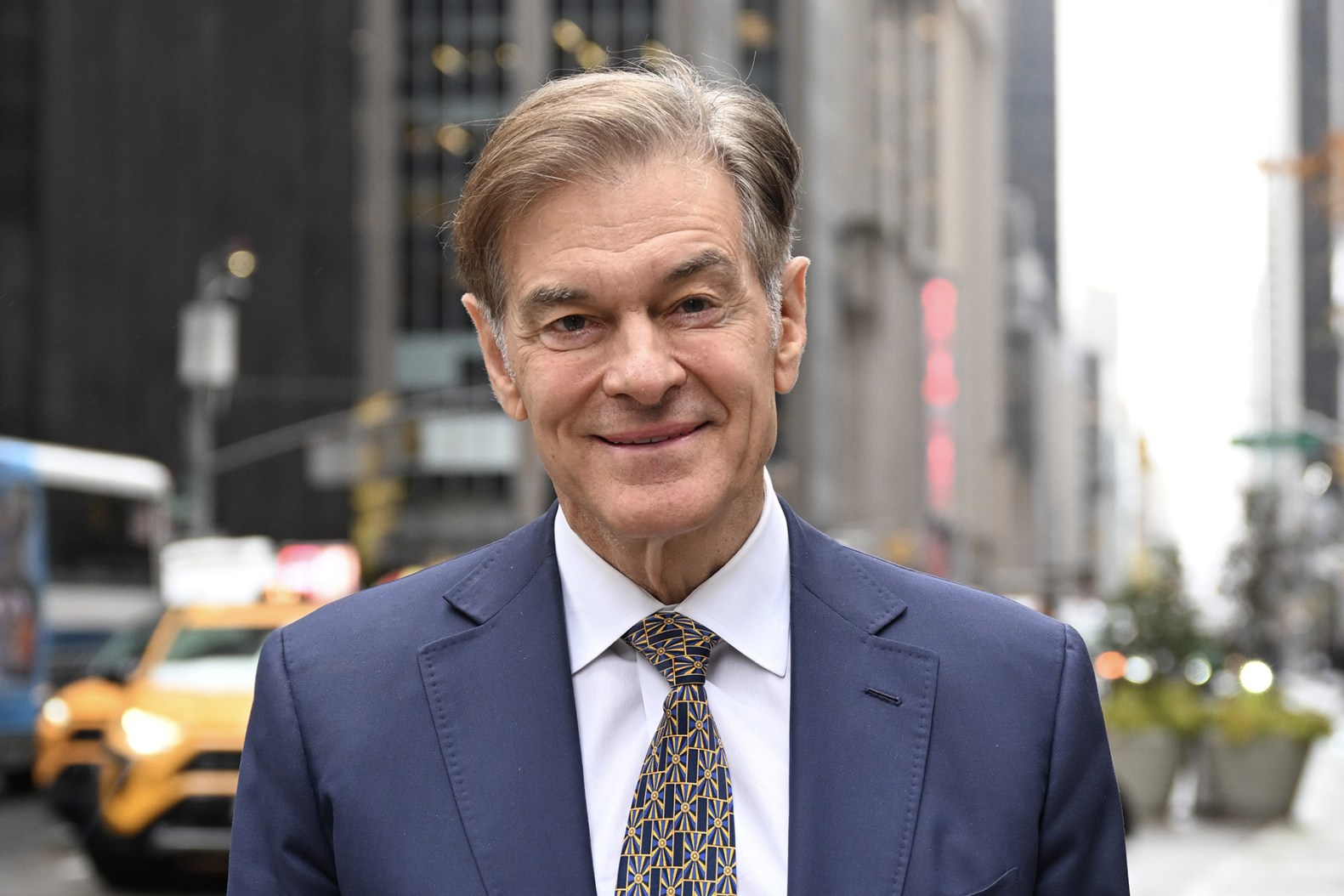 Elizabeth Warren Presses Trump Pick Dr. Oz on Emergency Abortion Care