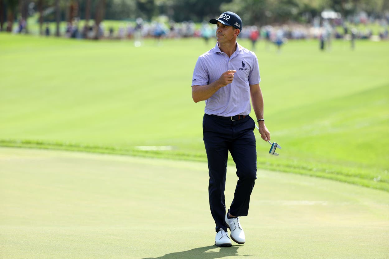 PGA Tour golfer Billy Horschel fights off alligator with club during round