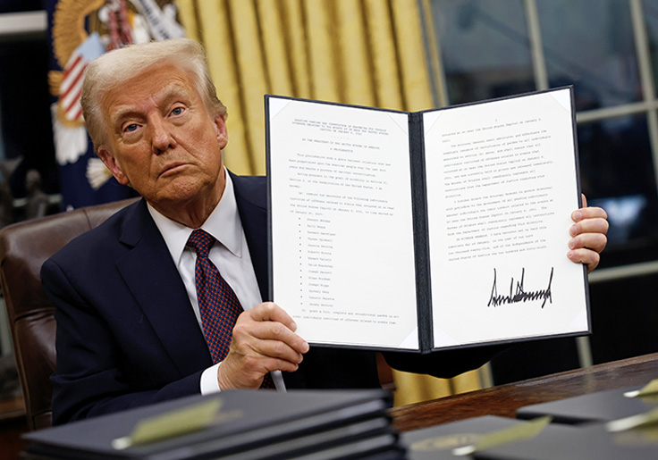 Die, DEI: Trump Signs Executive Order Banning 'Woke' Program in Military