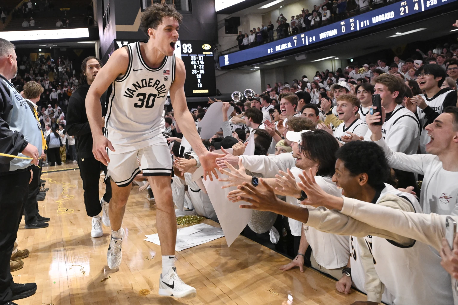 Chris Manon scores 23 points in Vanderbilt's 97-93 overtime win over No. 14 Missouri