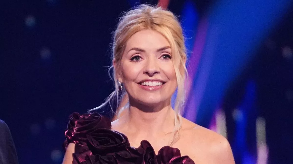 Dancing On Ice star heaps praise on Holly Willoughby after touching gesture