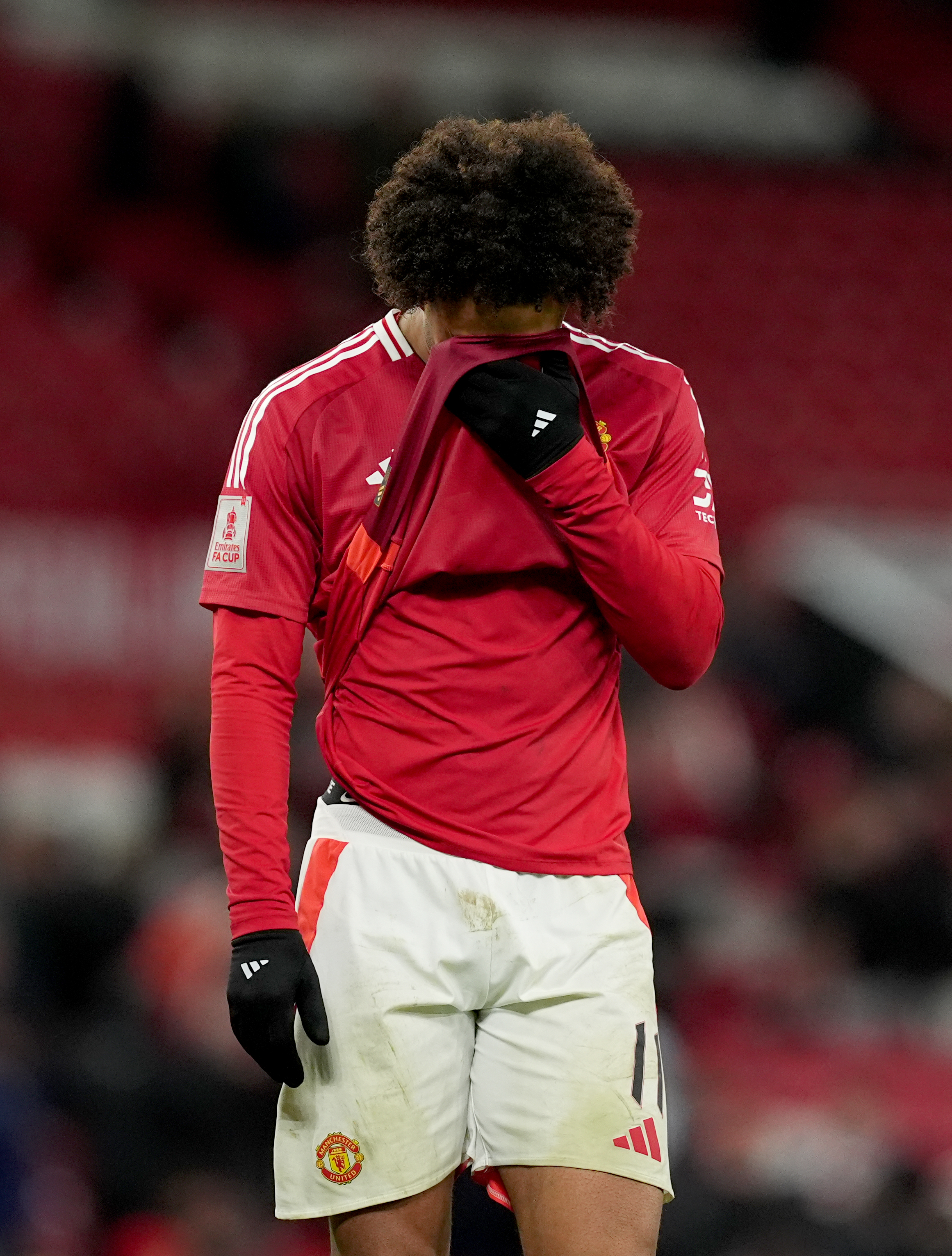 Joshua Zirkzee breaks down in tears and is consoled by Man Utd and Fulham stars after penalty shootout miss...