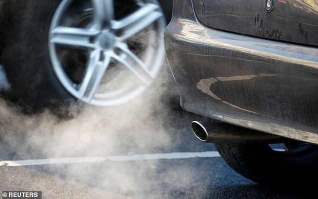 Car adverts in France to recommend less-polluting forms of transport