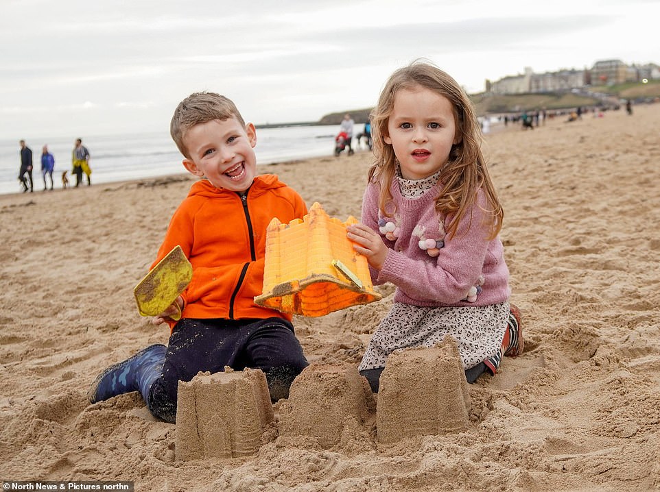 Britain bathes in record temperatures as it bids adieu to 2021