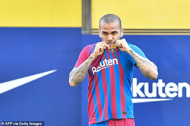 Alves 'wanted Barcelona return in 2019'  in leaked chat with Bartomeu