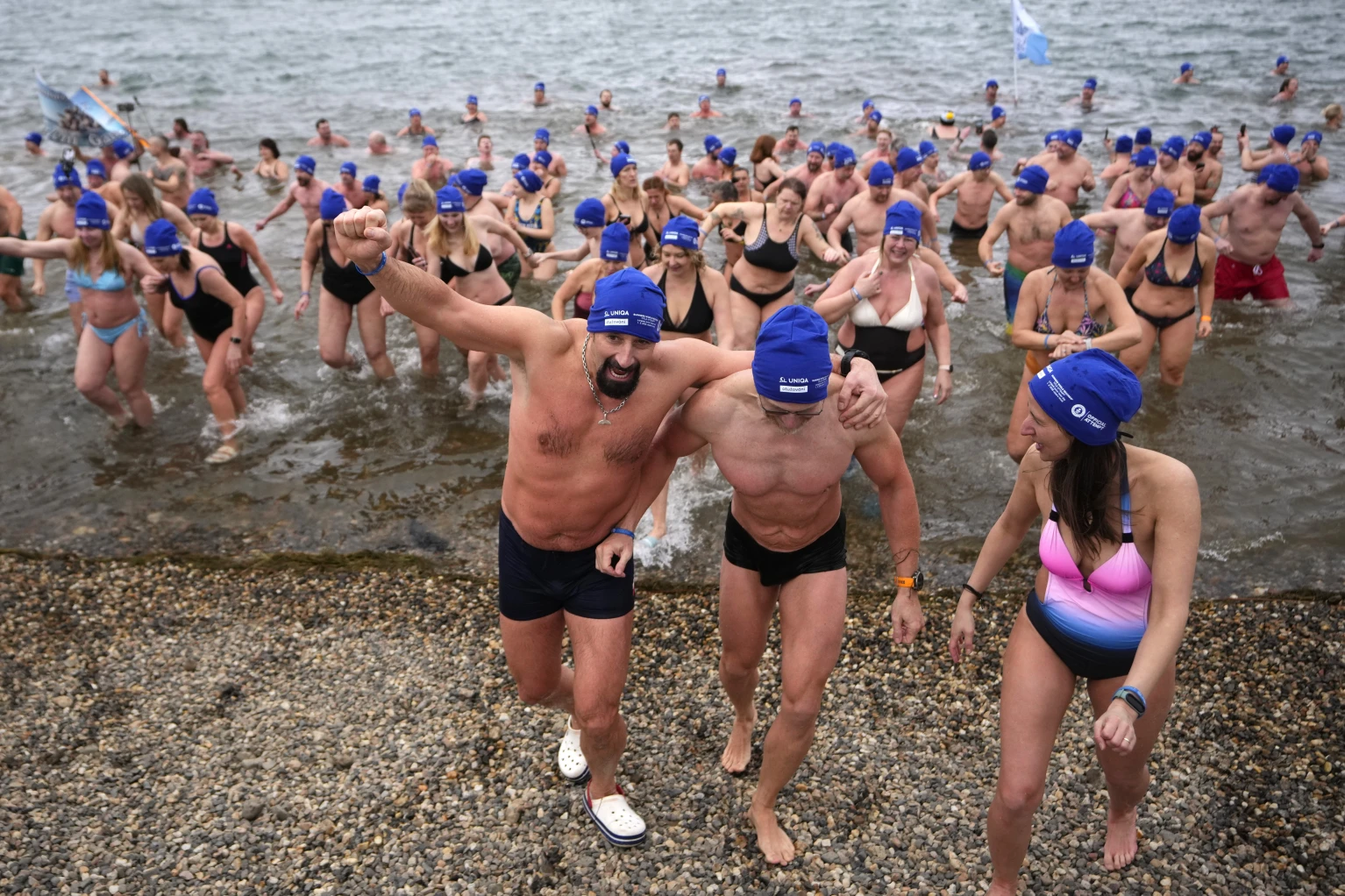 Czech swimmers set new world record for largest polar dip