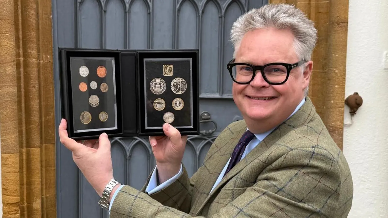 Dorset: Commemorative coin collection fetches £4,000 at auction