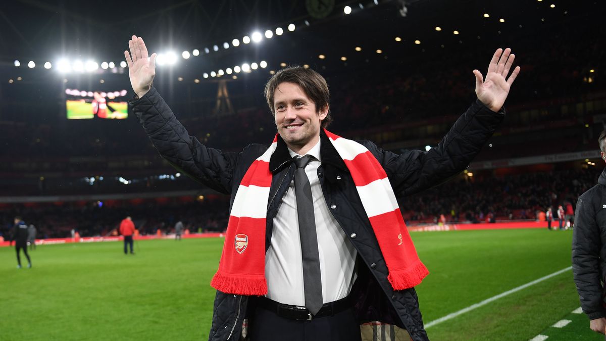 Tomas Rosicky breaks silence on Arsenal role as Gary Neville makes title claim