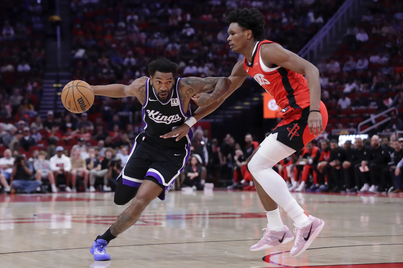 Kings se sobreponen a pérdida de Sabonis y vencen 113-103 a Rockets para hilar 3er triunfo