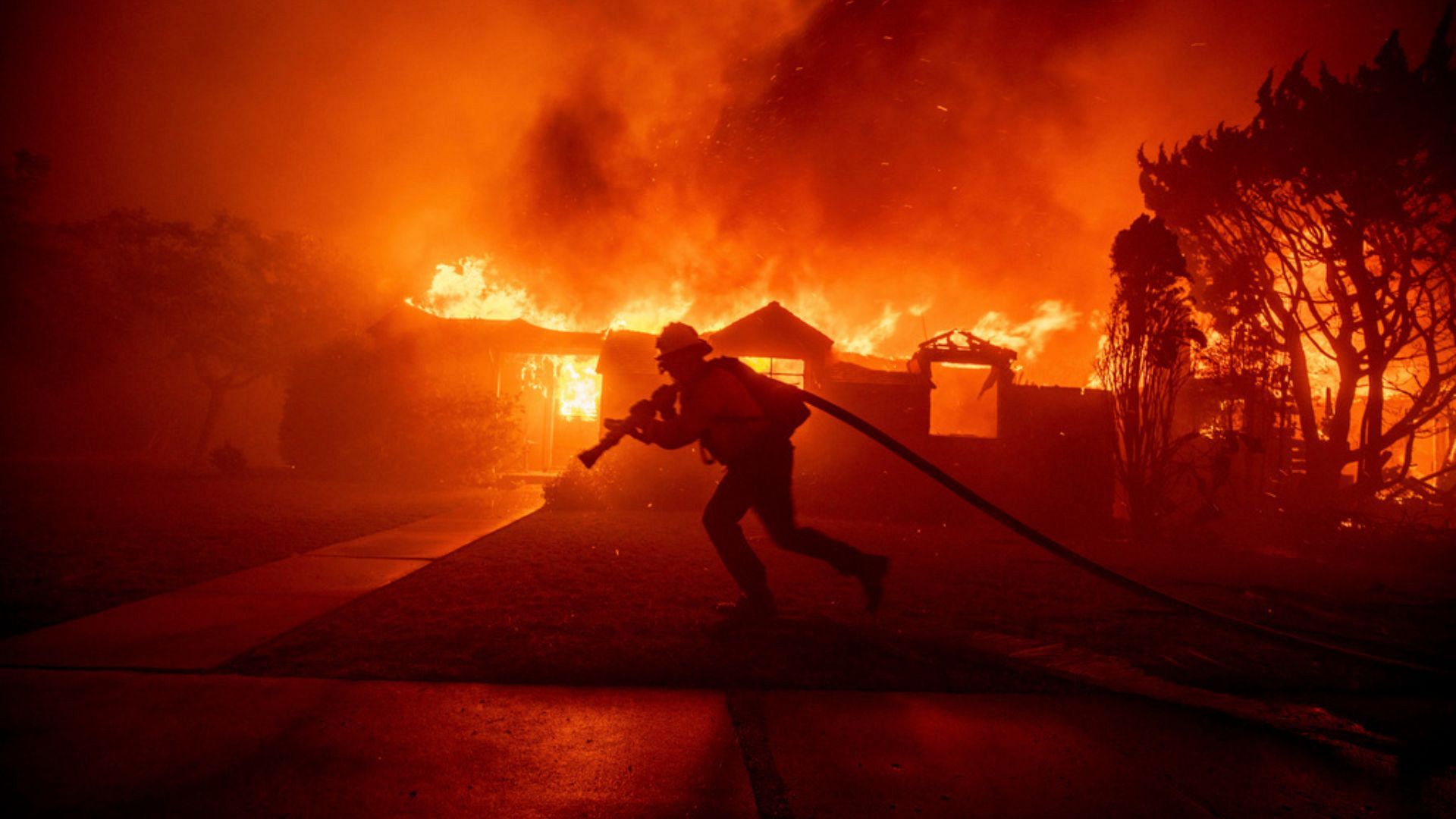 Los Angeles residents sue city over lack of water to fight wildfires