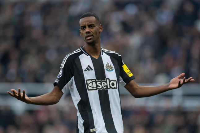 Alexander Isak injury update as Eddie Howe warns of risk for Newcastle star