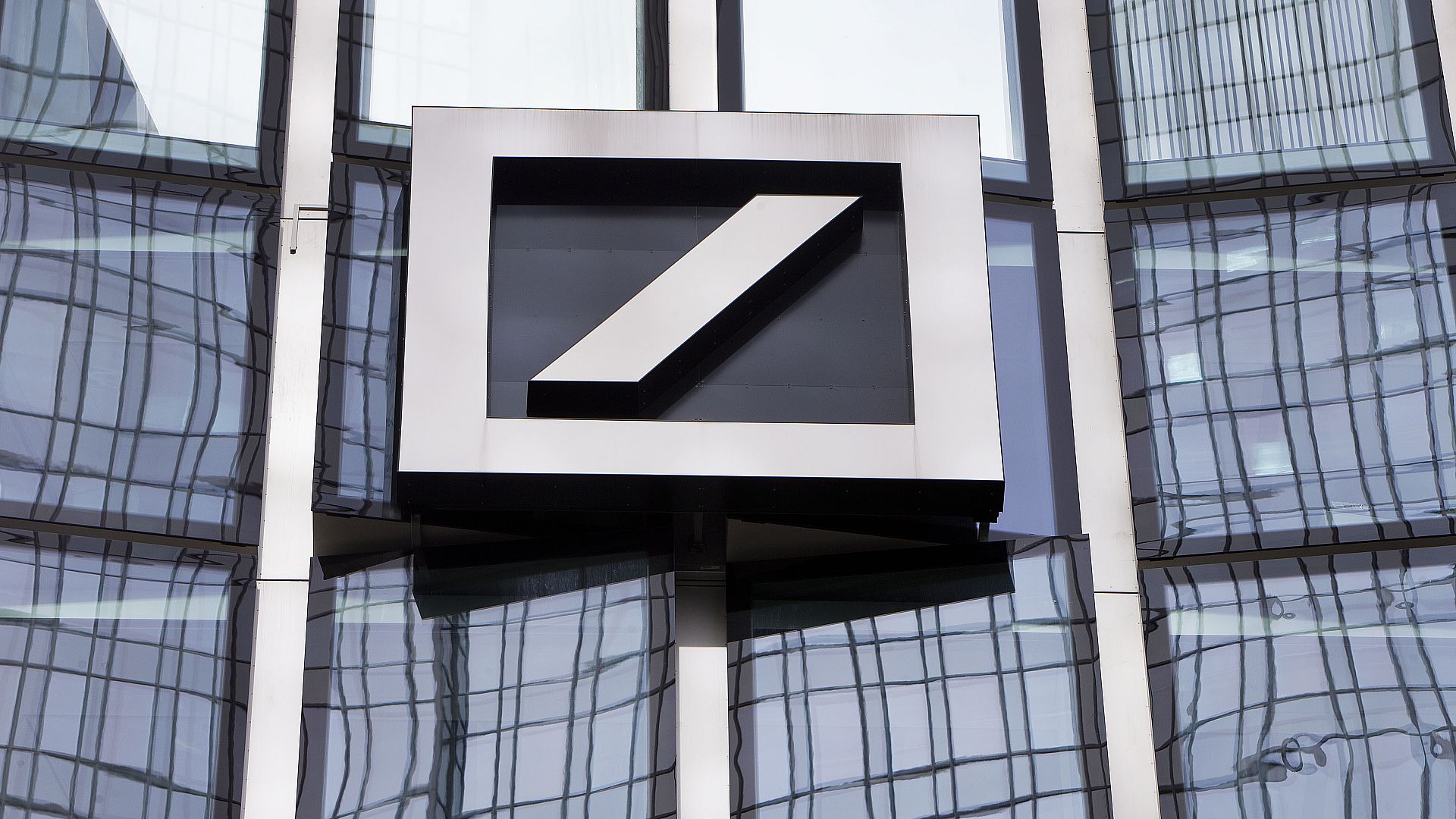 Deutsche Bank shares plunge as it drops 2025 cost target