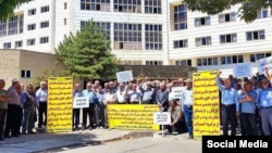 Telecommunications retirees rally across Iran 