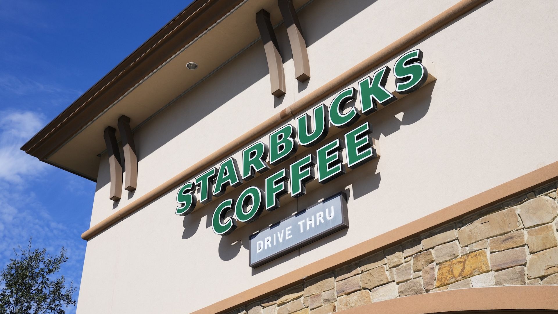 Starbucks sees improved quarterly sales as turnaround efforts begin