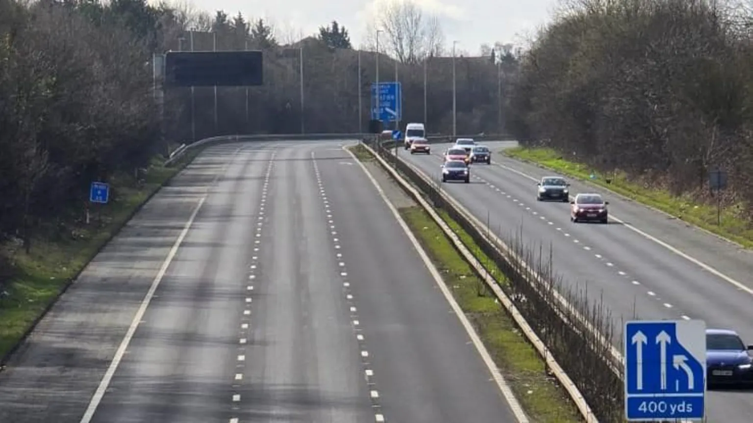 M621: One dead and four arrested as Leeds motorway closed