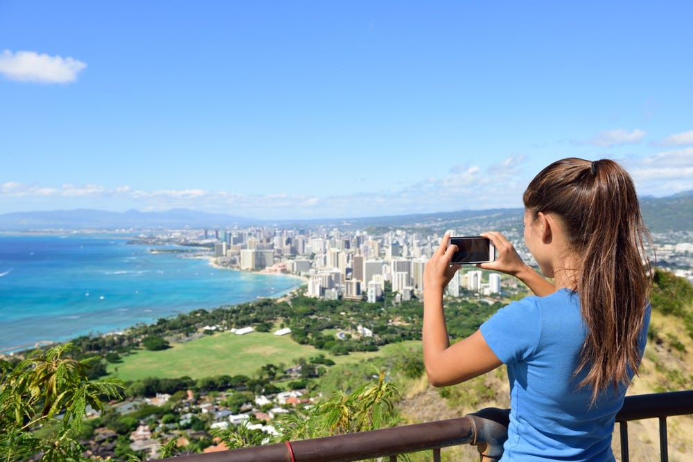 I moved from NYC to live in a Hawaiian penthouse with 19 strangers. Co-living helped me form adult friendships.