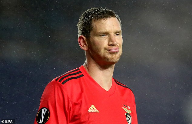 Ex-Spurs star Vertonghen VOMITS on pitch in Benfica's clash with Porto